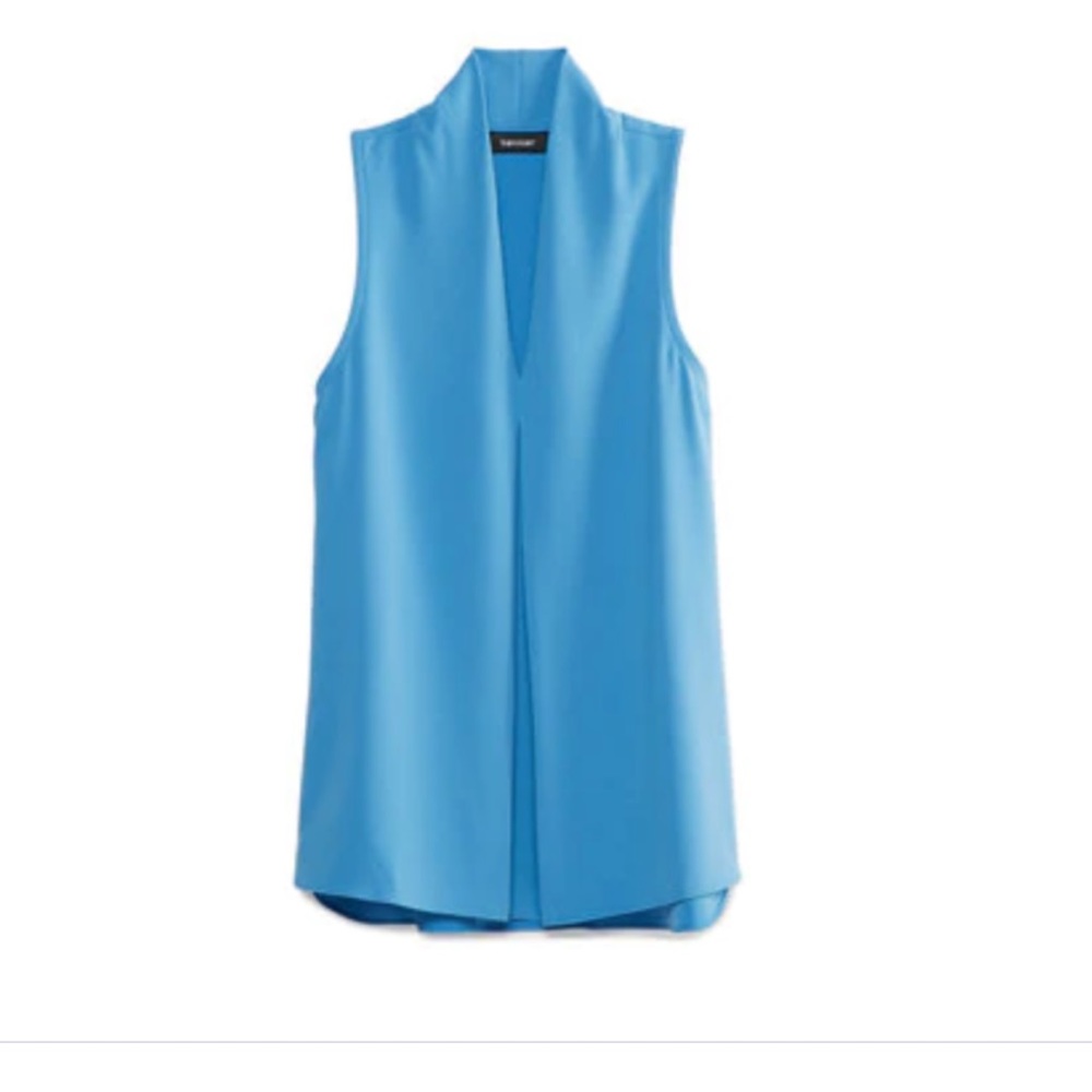 Beautiful pleated front top. - Picture 4 of 7